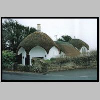 Umbrella Cottage, Lyme Regis, Dorset, photo by E Wright, on pastremains.co.uk.jpg